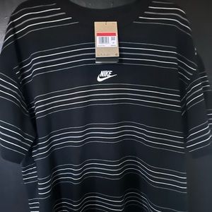 Size large Black striped Nike T-shirt.